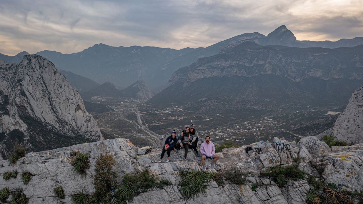 Toma con dron de 4 personas en la Rayita